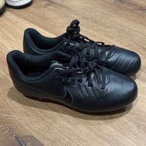 Youth Black Nike Tempo Soccer Shoes